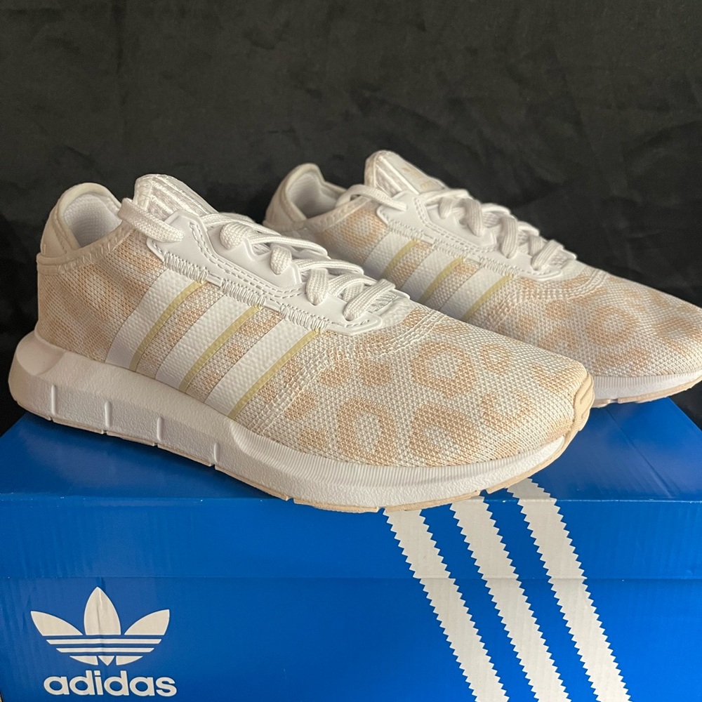 ADIDAS-SWIFT RUN X W - Picture 2 of 3